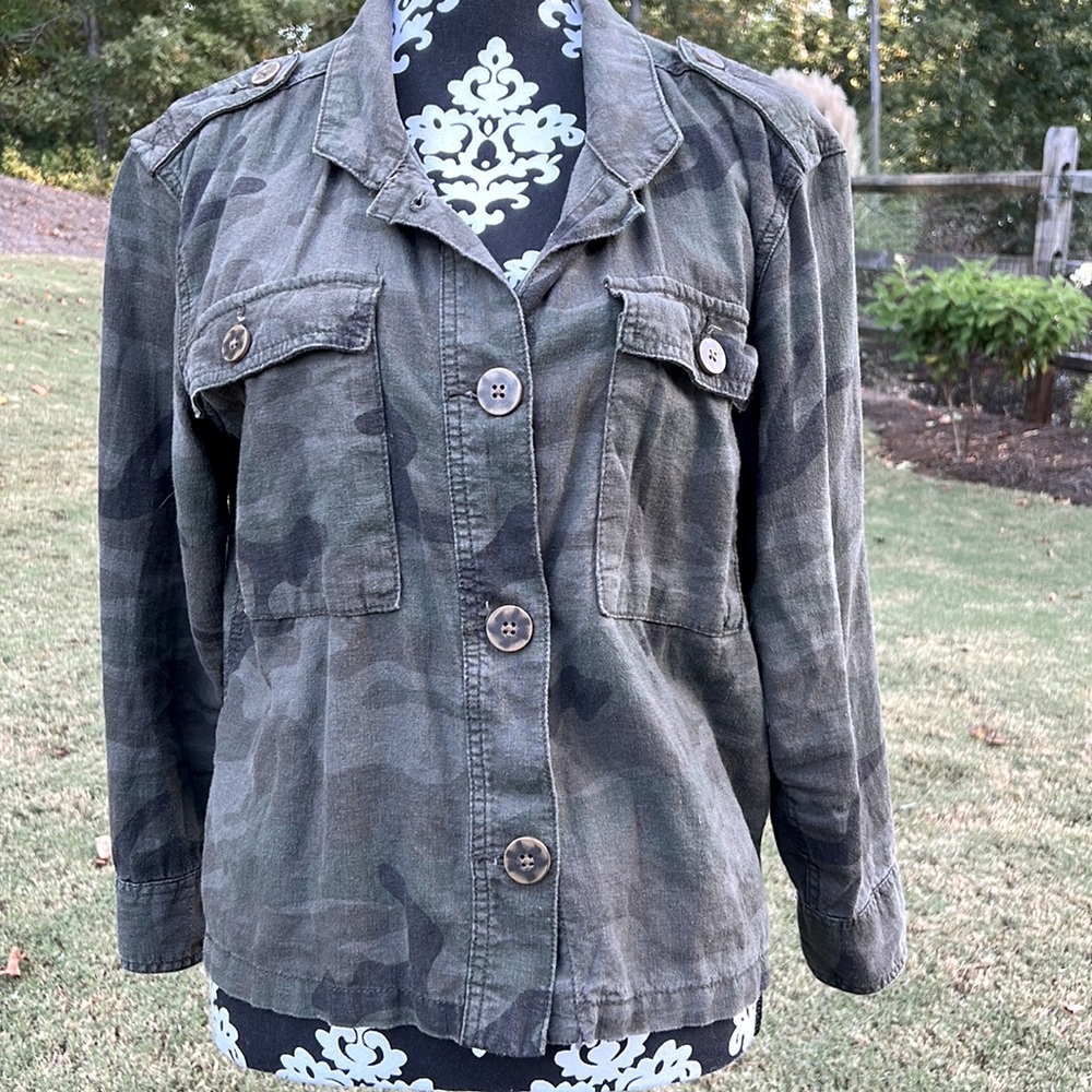 Camouflage lightweight jacket